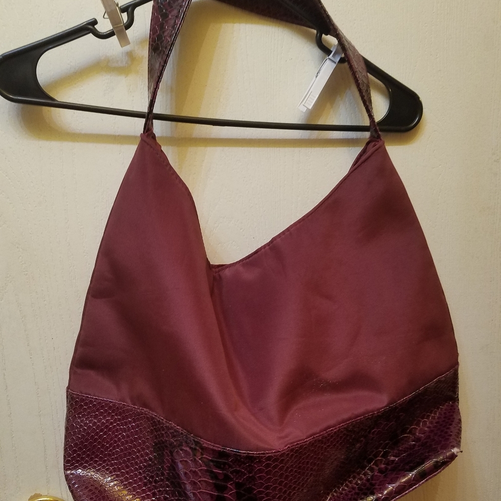 Burgundy shoulder strap purse snap closure
Please
